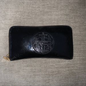 Tory Burch Continental Zip Wallet in Black.
